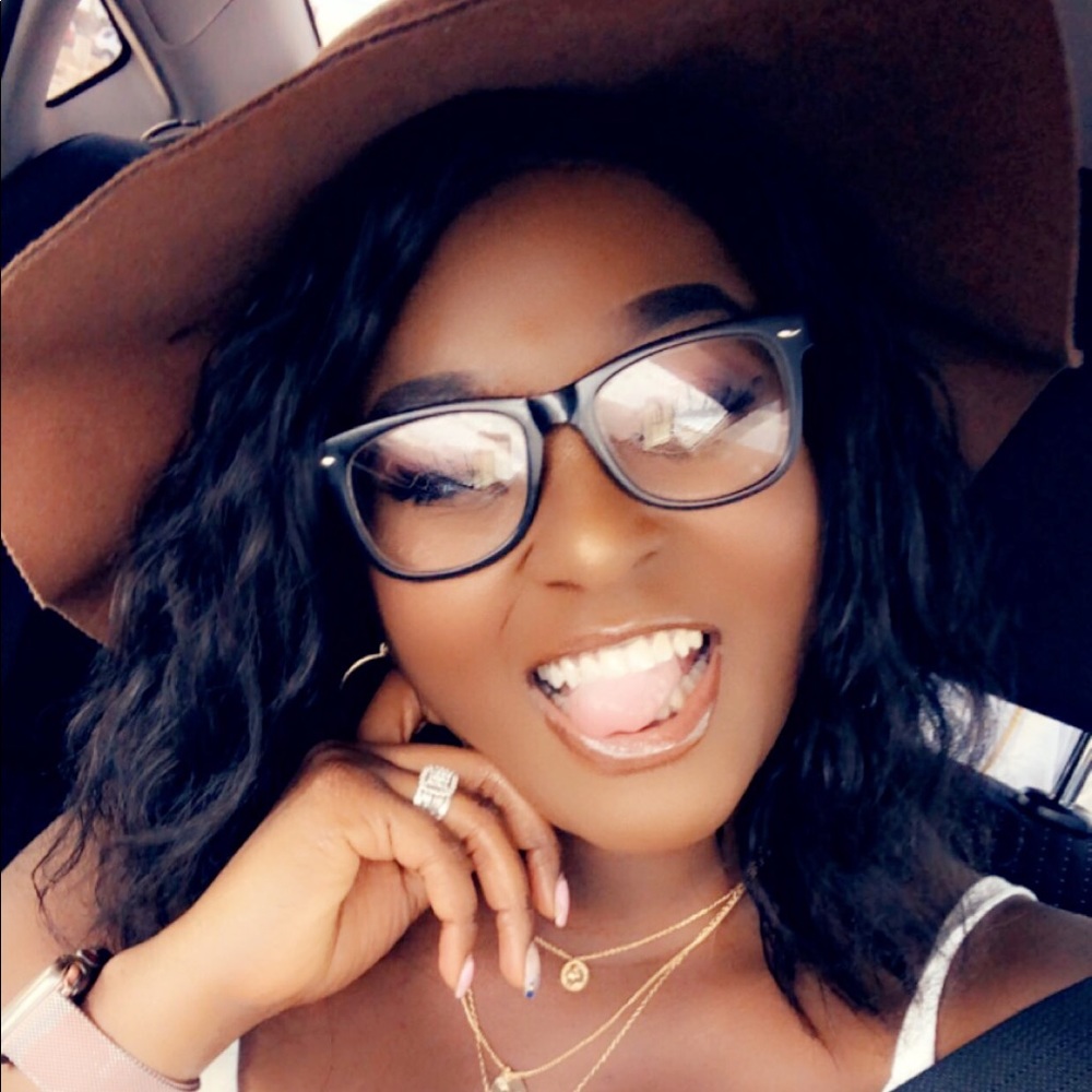 Meet your Posher, Dayvia